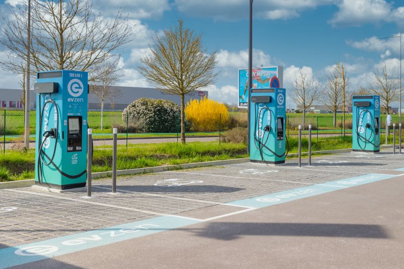 Installation professionnelle de borne de recharge IRVE certifiée par JCSM